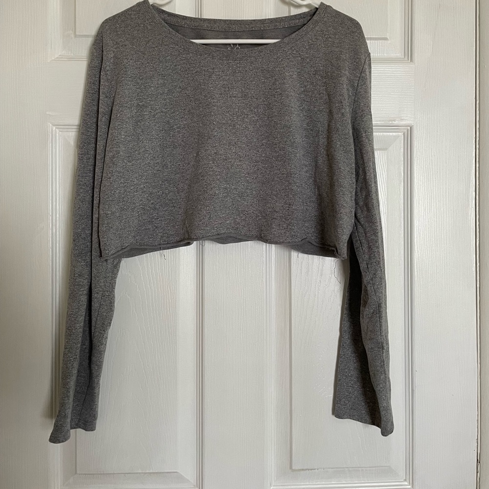 grey crop top